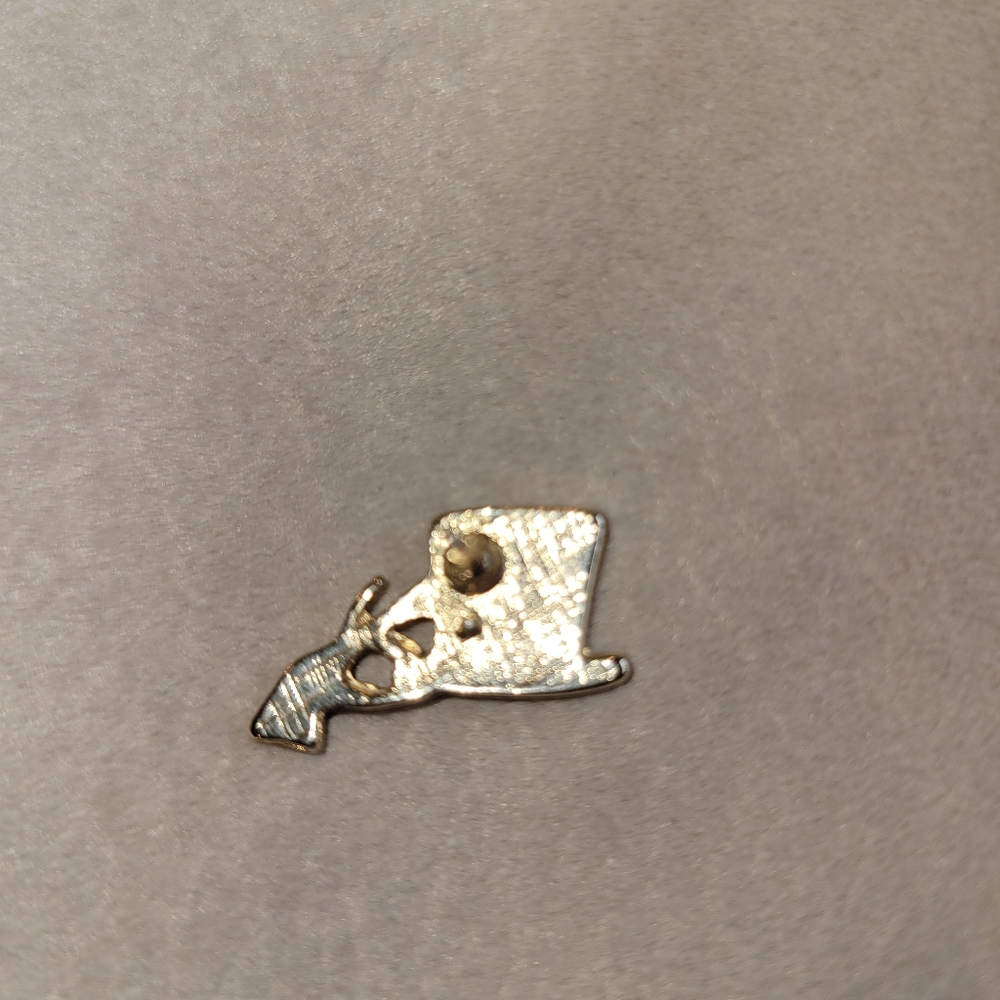 Vintage top hat lapel pin - Picture 2 of 3